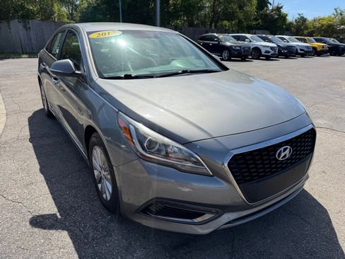 Used 2017 Hyundai Sonata SE image 3