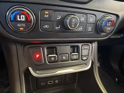 Used 2021 GMC Terrain SLT w/ Infotainment Package II FWD image 30