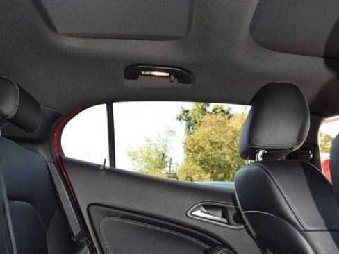 Used 2019 Mercedes-Benz GLA 250 4MATIC image 32