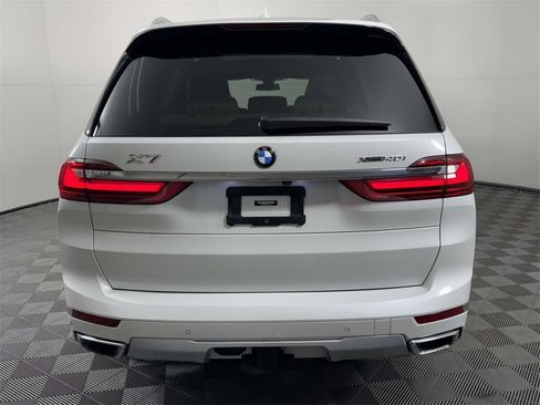 Used 2022 BMW X7 xDrive40i w/ Cold Weather Package image 9