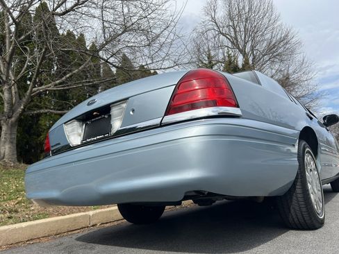 Used 2004 Ford Crown Victoria image 42