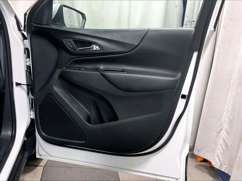 Used 2023 Chevrolet Equinox LT image 12