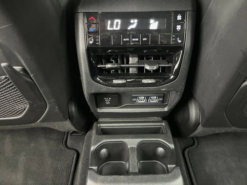 Used 2024 Jeep Grand Cherokee L Limited w/ Luxury Tech Group II AWD/4WD image 27