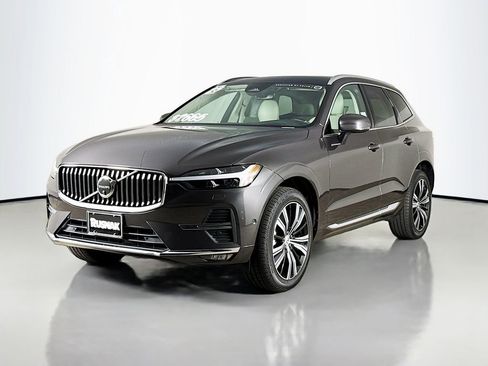 Certified 2023 Volvo XC60 B5 Ultimate FWD image 3