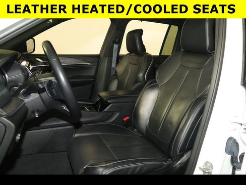 Used 2022 Jeep Grand Cherokee Overland w/ Luxury Tech Group IV image 4