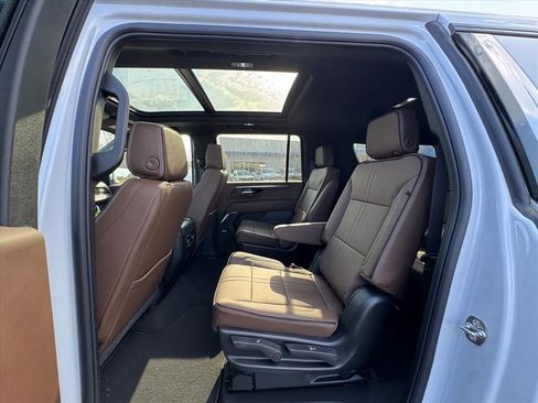 New 2026 Chevrolet Suburban High Country w/ Sun And Tow Package AWD/4WD image 8