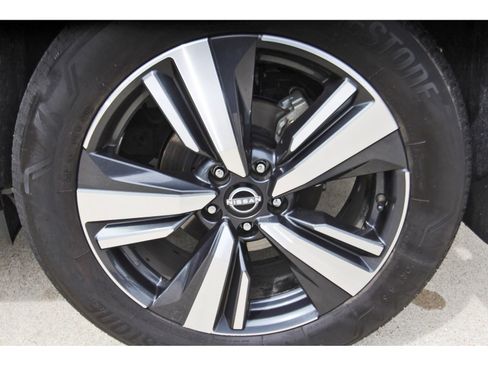 Used 2024 Nissan Rogue SL FWD image 30
