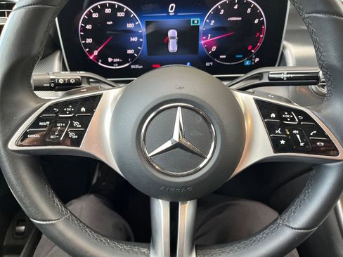 Used 2024 Mercedes-Benz GLC 300 4MATIC image 28