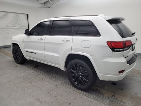 Used 2018 Jeep Grand Cherokee Altitude AWD/4WD image 3