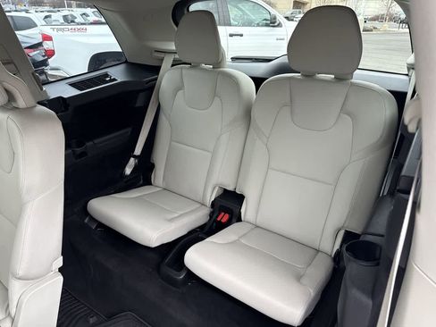 Used 2022 Volvo XC90 T6 Momentum w/ Advanced Package image 13