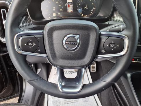 Used 2022 Volvo XC40 T5 R-Design w/ Advanced Package image 13