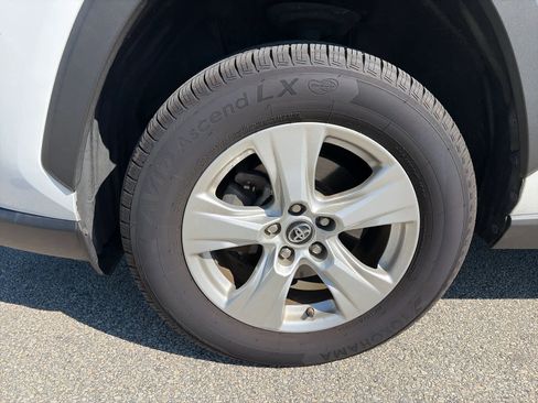Used 2019 Toyota RAV4 XLE AWD/4WD image 7
