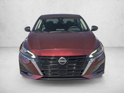 Used 2024 Nissan Altima 2.5 SV FWD image 2