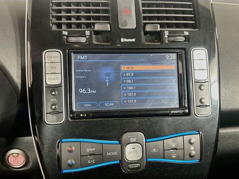 Used 2015 Nissan Leaf SV FWD image 19
