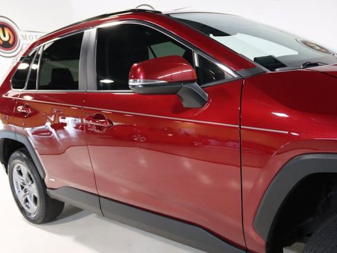 Used 2022 Toyota RAV4 XLE image 9