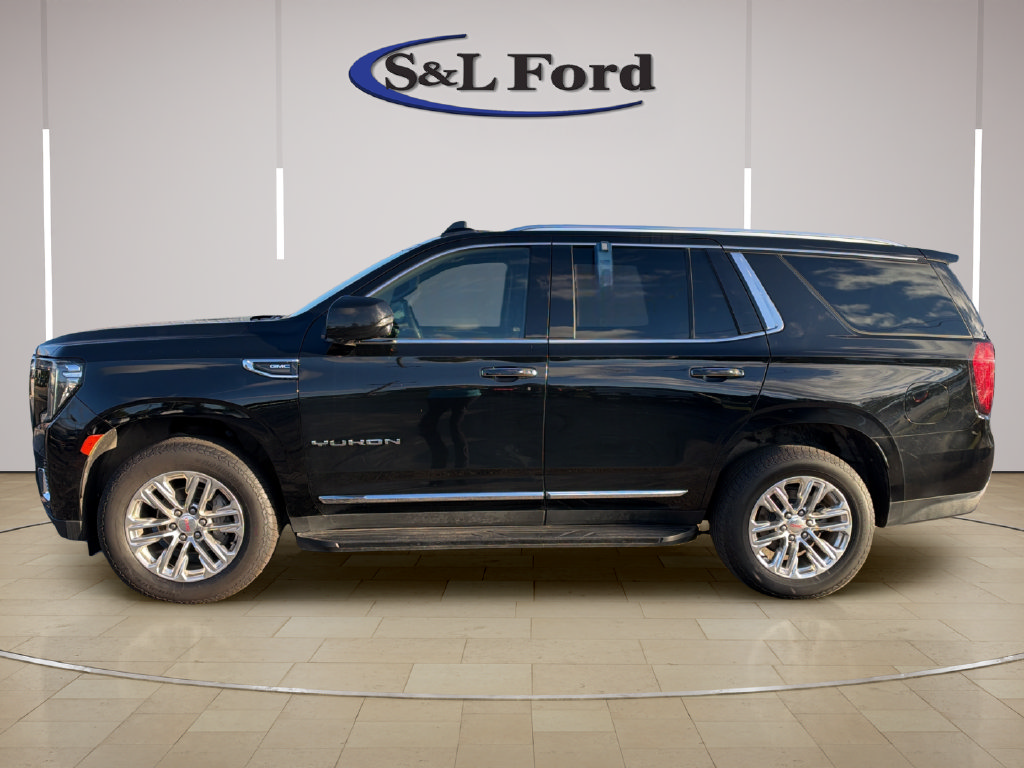 Used 2024 GMC Yukon SLT w/ SLT Luxury Package AWD/4WD image 3