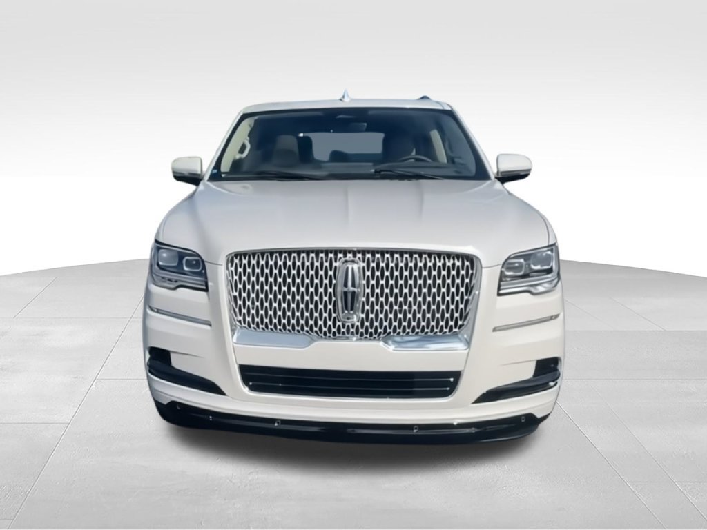 Used 2024 Lincoln Navigator Reserve AWD/4WD image 3