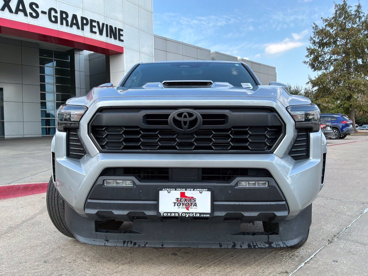 Used 2024 Toyota Tacoma TRD Sport w/ TRD Sport Upgrade Package AWD/4WD image 3