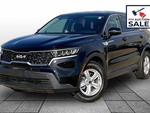 Used 2023 Kia Sorento LX AWD/4WD image 1