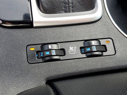 Used 2019 Toyota Highlander Limited image 30