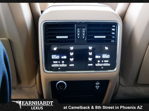 Used 2022 Porsche Cayenne Platinum Edition w/ Premium Package Plus AWD/4WD image 30
