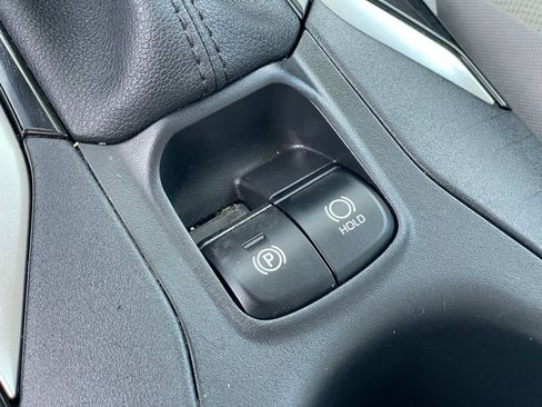 Used 2023 Toyota Corolla Cross L image 23