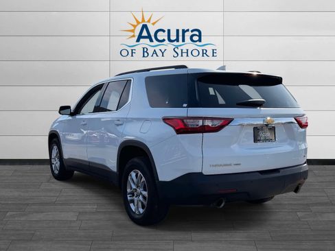 Used 2020 Chevrolet Traverse LT image 2