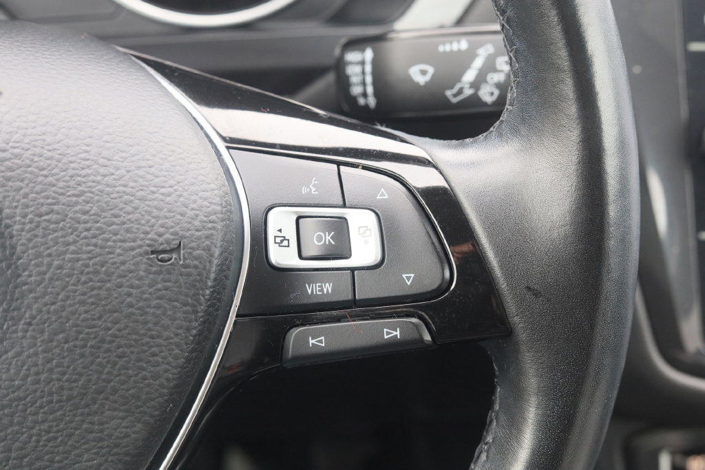 Used 2019 Volkswagen Tiguan SE w/ Panoramic Sunroof Package AWD/4WD image 11