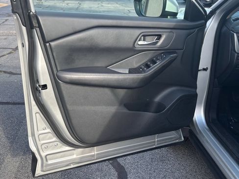 Used 2025 Nissan Rogue SV FWD image 18