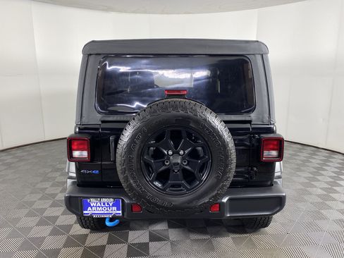 Used 2023 Jeep Wrangler Unlimited w/ Cold Weather Group AWD/4WD image 8