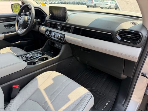 Used 2025 Honda Pilot Elite image 27