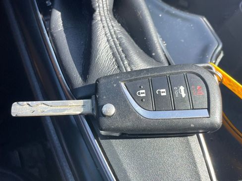 Used 2020 Toyota Camry SE w/ Carpet Mat Package image 13