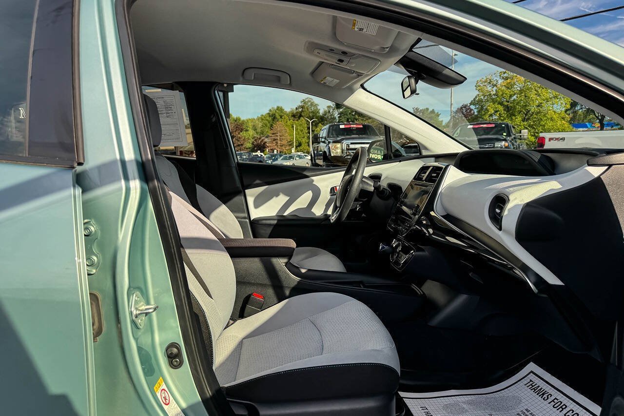 Used 2019 Toyota Prius LE FWD image 11