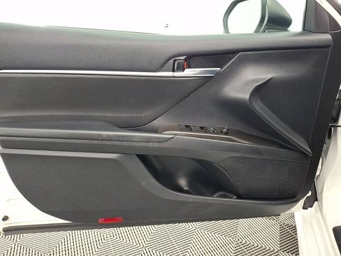 Used 2021 Toyota Camry SE FWD image 2