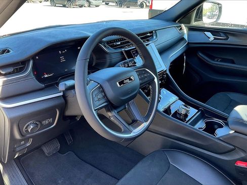 New 2025 Jeep Grand Cherokee L Altitude image 6