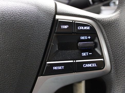 Used 2017 Hyundai Elantra SE FWD image 17