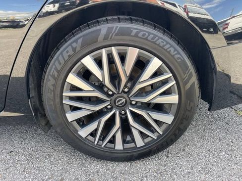 Used 2024 Nissan Altima 2.5 SV FWD image 11