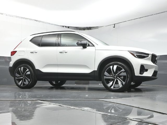 Used 2025 Volvo XC40 B5 Ultra AWD/4WD image 33