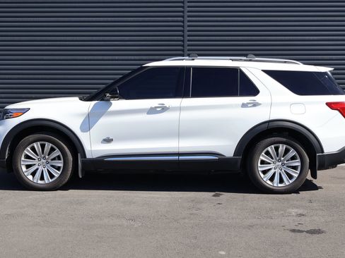 Used 2022 Ford Explorer King Ranch w/ Premium Technology Package image 8