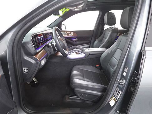 Used 2025 Mercedes-Benz GLS 450 4MATIC image 9