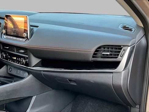 Certified 2025 Nissan Rogue SV AWD/4WD image 16