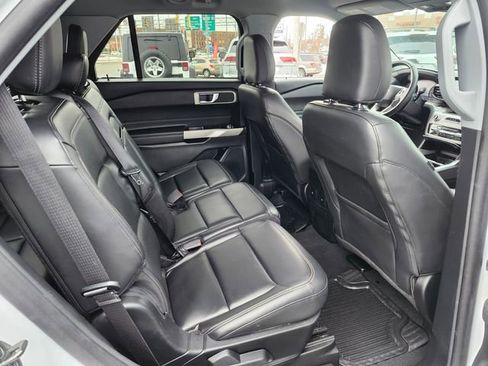 Used 2024 Ford Explorer XLT w/ Equipment Group 202A AWD/4WD image 19
