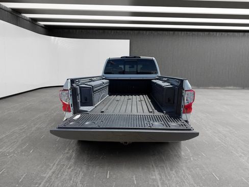 Used 2018 Nissan Titan PRO-4X w/ Pro-4x Convenience Package AWD/4WD image 18