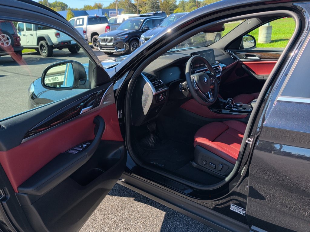 Used 2025 BMW X4 xDrive30i w/ Premium Package AWD/4WD image 6