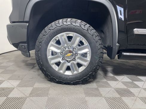 Used 2024 Chevrolet Silverado 2500 High Country w/ High Country Premium Package AWD/4WD image 15