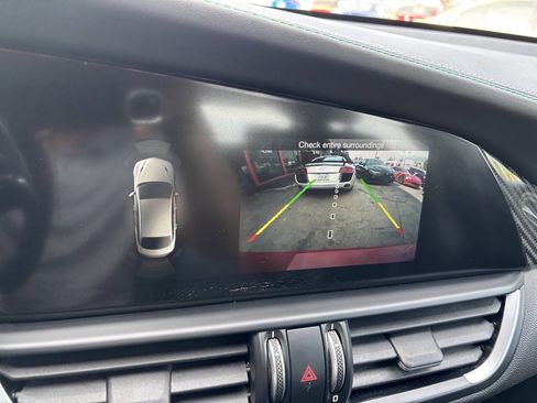 Used 2017 Alfa Romeo Giulia Quadrifoglio image 16