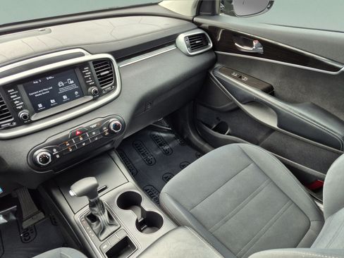 Used 2019 Kia Sorento L FWD image 13