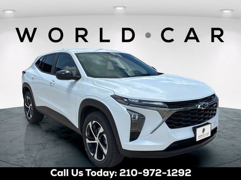 Used 2025 Chevrolet Trax RS w/ Driver Confidence Package FWD image 16