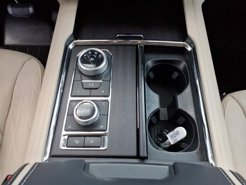 Used 2024 Ford Expedition Platinum AWD/4WD image 28