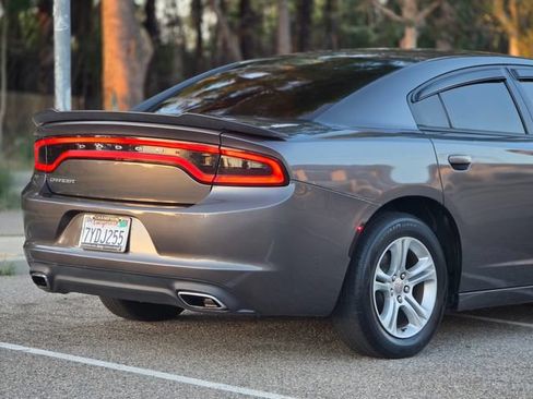 Used 2017 Dodge Charger SE RWD image 9